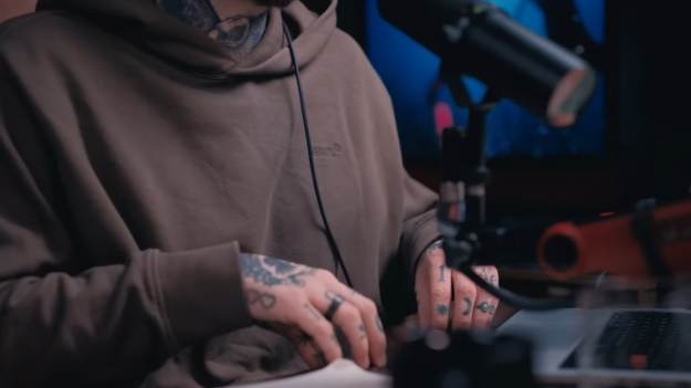 Dlatego Żurnalista nie pokazuje twarzy. Już tego..