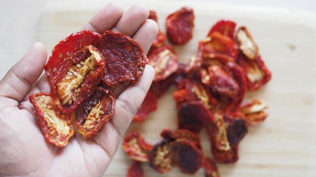 Dodanie suszonych pomidorów to najlepszy trik...